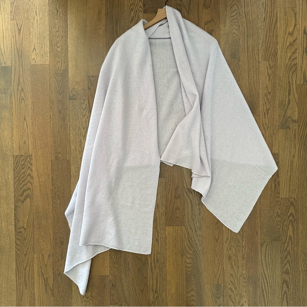 White + Warren 100% Cashmere Travel Wrap Scarf in Pale Lavender 81" x 36" - Picture 4 of 8